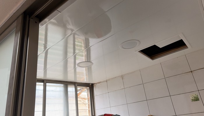 台北塑膠天花板施工, 台北PVC塑膠天花板施工, 台北老屋改造, 台北廁所天花板台北舊屋翻新, 台北泥作師傅, 台北泥作工程, 台北土水師傅